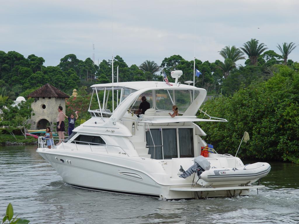 Amatique Bay Hotel Puerto Barrios Luaran gambar