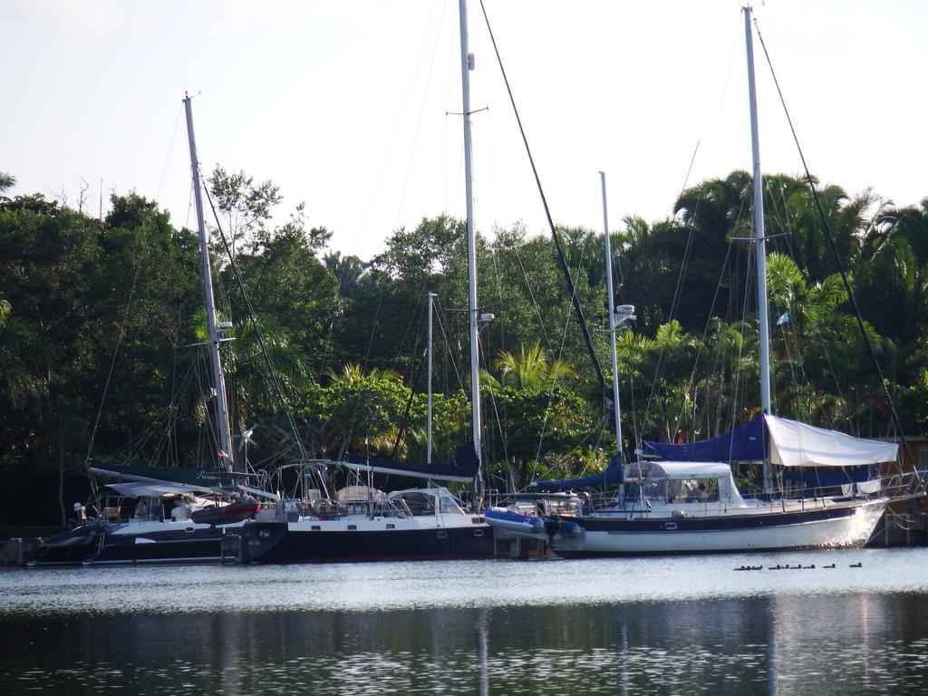 Amatique Bay Hotel Puerto Barrios Luaran gambar