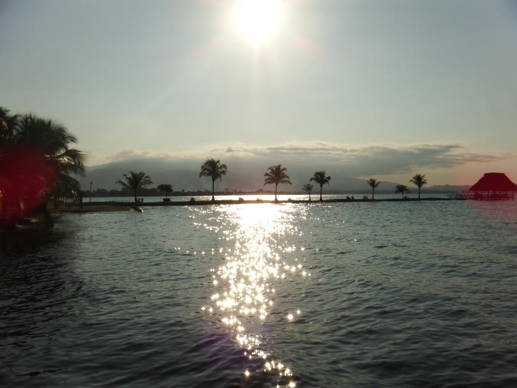 Amatique Bay Hotel Puerto Barrios Luaran gambar